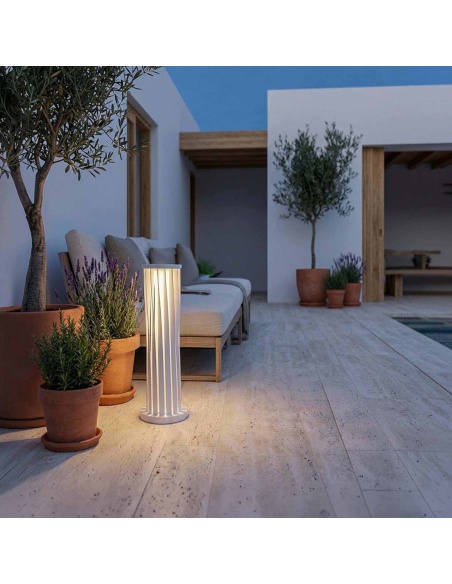 Helira: Modern Solar Light for Garden